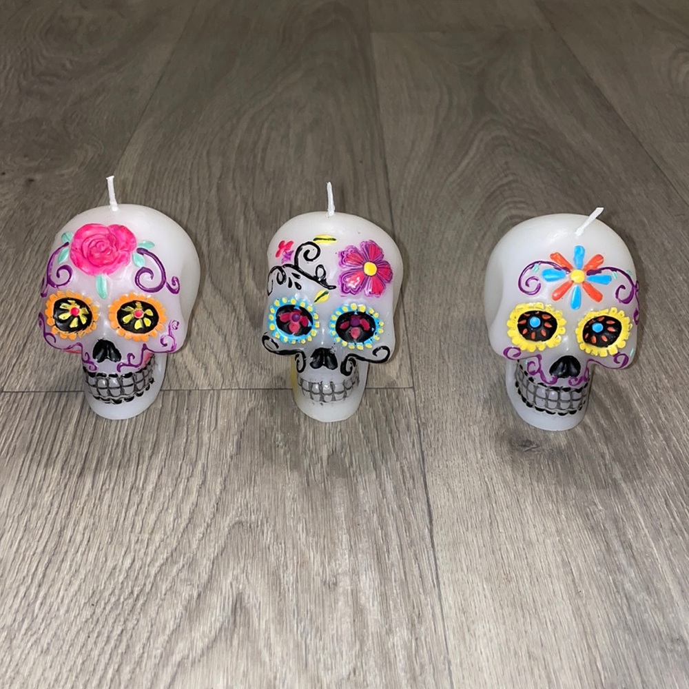 Small skull candy candles